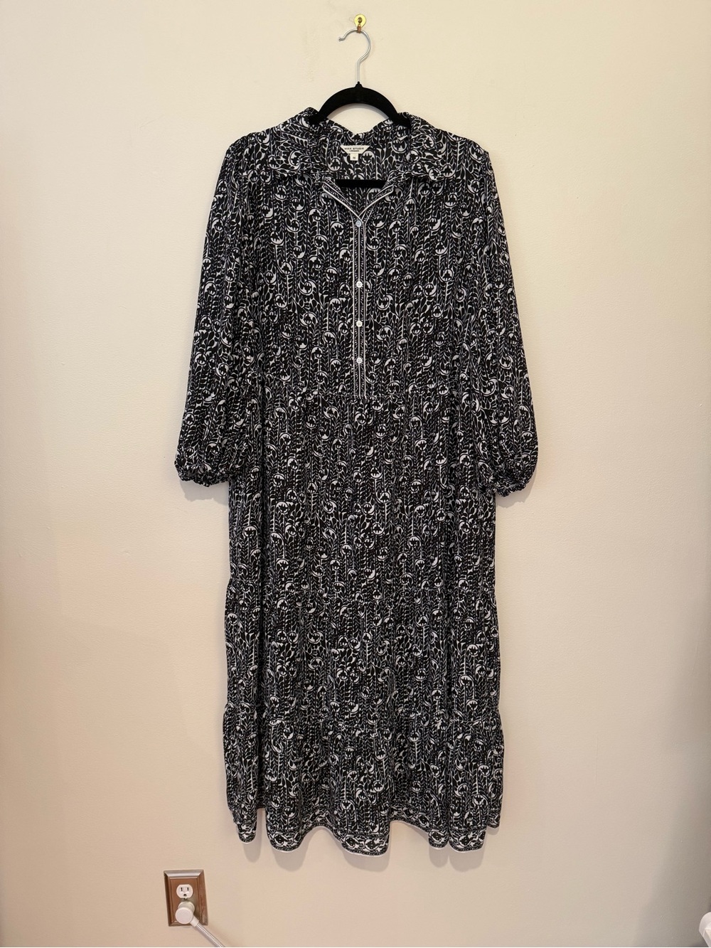 Max Studio Black and White Printed Long-Sleeve Midi Dress